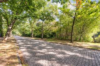 Ce terrain à bâtir est situé dans un quartier résidentiel, dans l'une des rues de Brasschaat.La largeur unique de la rue, 92 m, offre diverses...