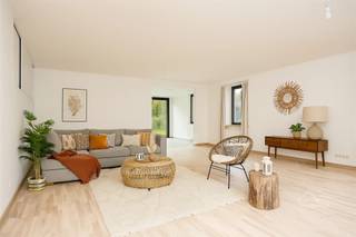 TE KOOP — PRACHTIGE HALFOPEN BEBOUWING MET TOPLIGGING IN ZEMSTDroomt u van een volledig vernieuwde woning waar rust en privacy centraal staan, maar...