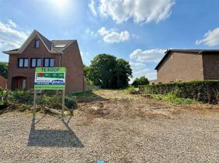 Ontdek de perfecte bouwgrond voor jouw droomhuis.Centraal, maar toch rustig gelegen nabij alle benodigde voorzieningen!Een ideale ligging voor een...