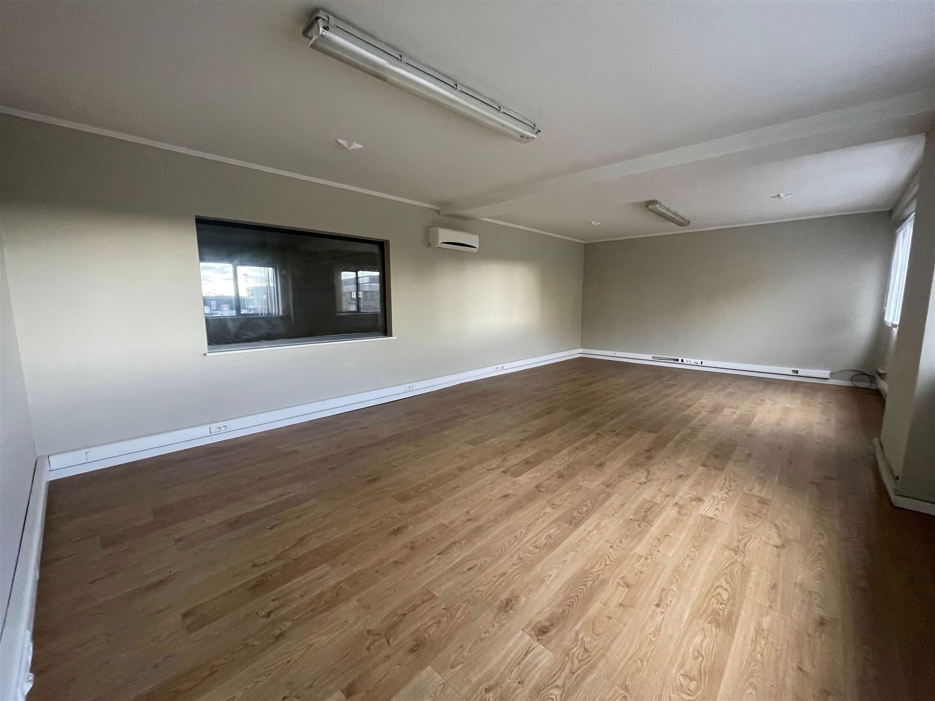 Kontich Satenrozen magazijn 700m² met kantoor 140m² - foto 5