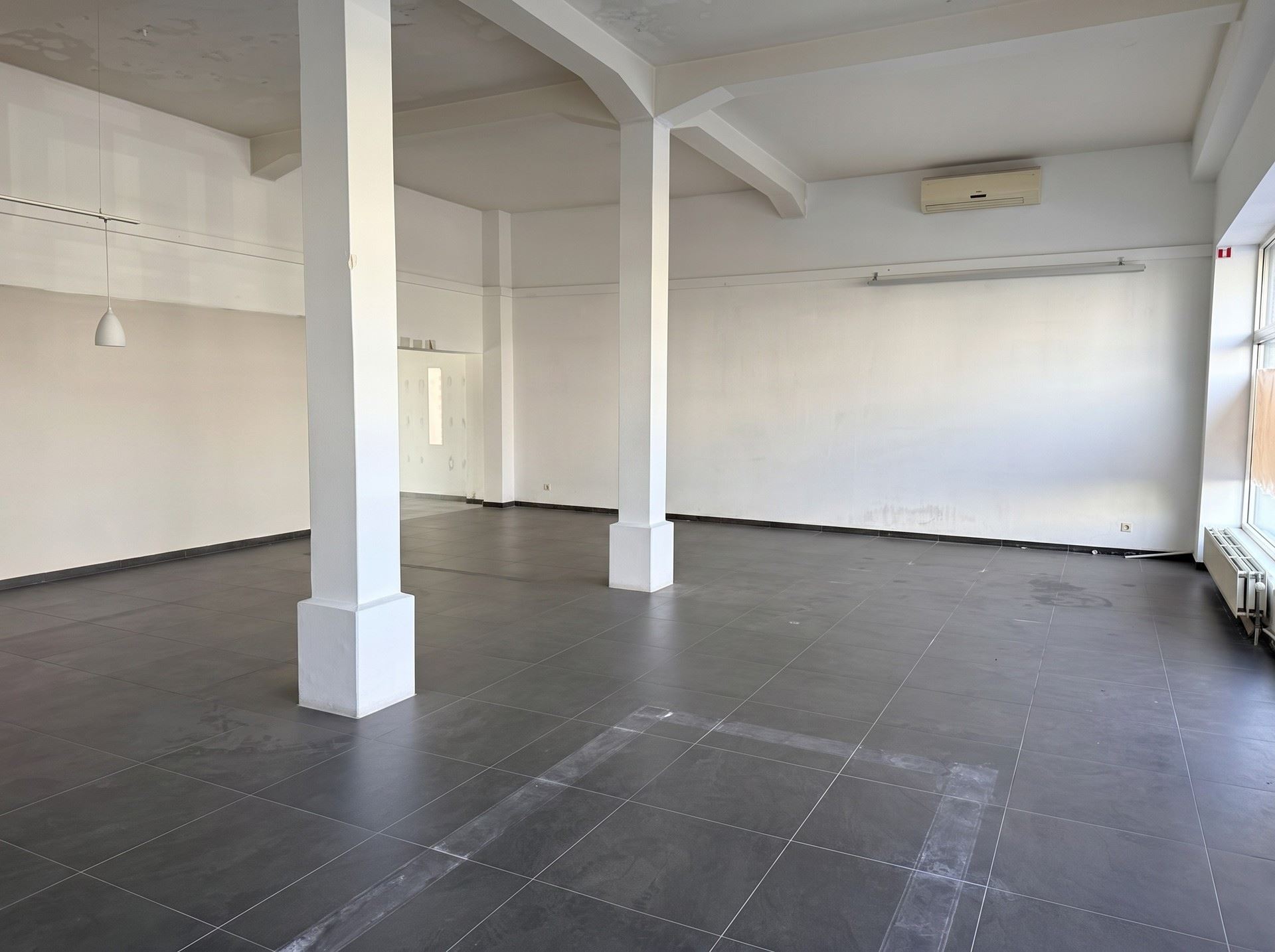 Commercial à louer à Maasmechelen avec 2 chambres - photo 3
