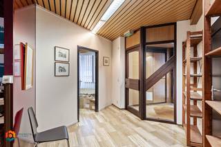 Op een uitstekende locatie in Rijmenam bevindt zich dit veelzijdige handelspand in combinatie met een aansluitende bouwgrond voor open...