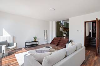Droom je van een plek waar je wonen en werken moeiteloos combineert? Van een pand dat zowel karakter als commerciële flair uitstraalt?Dit handelshuis...
