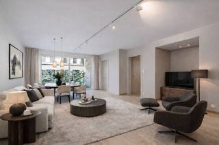 Dit prachtig gelijkvloersappartement is gelegen op een toplocatie te Merelbeke. Het geniet zowel van een snelle verbinding met centrum Gent als met...