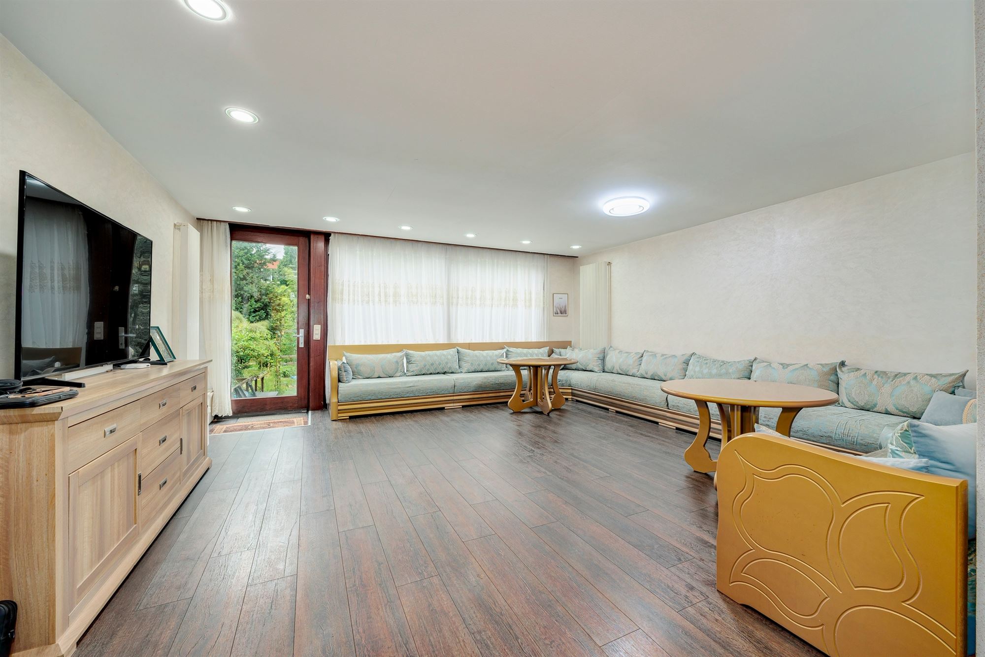 Zeer ruime woning van 415m² met grote tuin in Merksem - foto 4