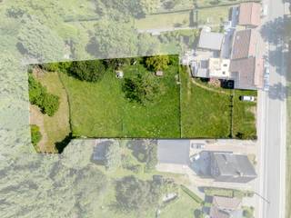 <p>Ce terrain à bâtir de 17a80ca à Beersel est idéal pour la construction d’une maison unifamiliale dans un environnement agréable et bien situé. Il se compose de deux parcelles, partiellement en zone d’habitat à caractère rural.</p><p>La situation est un atout majeur, à proximité des commerces, écoles, du Hallerbos et des grands axes routiers. Vous profitez ainsi d’un cadre verdoyant tout en restant facilement accessible.</p><p>Les prescriptions urbanistiques autorisent une construction de maximum deux niveaux avec toiture. Un recul de minimum 6 mètres est requis et une place de parking est obligatoire.</p><p>Une belle opportunité pour concrétiser votre projet immobilier. Contactez-nous pour plus d’informations.</p>
