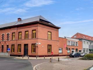 BINNEN “DE VRIJHEID” GELEGEN GERENOVEERD BURGERHUIS MET ATELIER, VOORMALIGE DEKENIJ, BESTAANDE UIT:EEN WOONHUIS MET INKOMHALL; LIVING; KEUKEN...