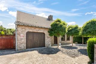 Charmante woning (228m²) met 3 slaapkamers en zonnepanelen op uiterst rustig gelegen perceel van 9are50ca. Belangrijkste troeven:- Centrale doch...