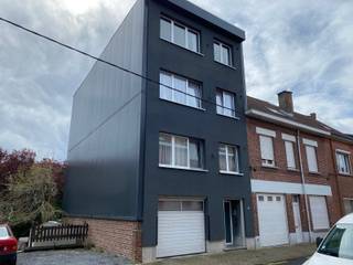 Appartement op de eerste verdieping, ideaal gelegen in een rustige eenrichtingsstraat in het centrum van Kortenberg en op wandelafstand van...