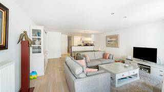 Découvrez ce spacieux appartement (106 m²) comprenant trois chambres et deux salles de bains, situé sur la Paul Parmentierlaan, à seulement...