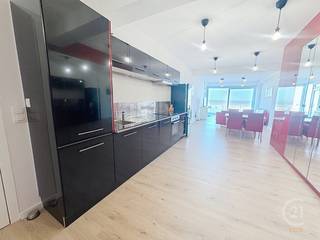 Dit prachtige appartement ligt op een toplocatie aan de Zeedijk van Westende en biedt alles wat u nodig heeft voor comfortabel wonen. De...