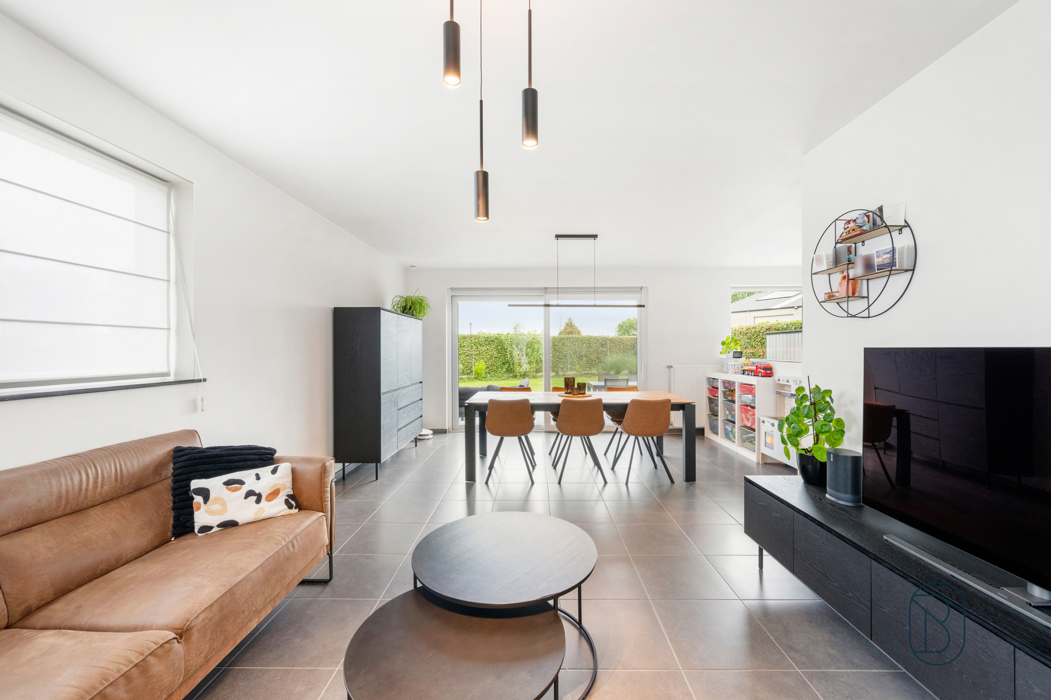 Topgelegen, recente woning met 3 slaapkamers en garage - foto 4