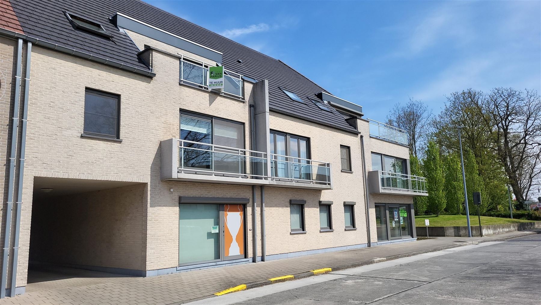 Ruim appartement met 2 terrassen en garagebox - foto 1