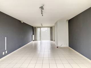 This house is located in a quiet neighborhood in the village center of Beveren-aan-de-IJzer. Very rural but about 20 minutes' drive from...