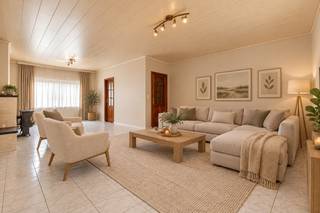 <p>Deze charmante renovatiewoning bevindt zich op wandelafstand van het stadscentrum van Aalst en geniet van een vlotte bereikbaarheid met het openbaar vervoer. De woning beschikt op het gelijkvloers over een inkomhal, een<strong> ruime leefruimte</strong>, een aparte keuken en een berging. Op de eerste verdieping bevinden zich <strong>twee ruime slaapkamers die doorlopen in elkaar</strong>, met toegang tot een <strong>extra zolderkamer</strong> die perfect kan dienen als <strong>derde slaapkamer</strong>, bureau of hobbyruimte. De woning is bereikbaar via een gemeenschappelijke doorgang langs de achterzijde, wat extra comfort en flexibiliteit biedt. Hoewel de woning opfrissing en renovatie vereist, biedt ze tal van mogelijkheden voor wie op zoek is naar een project met karakter. Geen tuin of terras.<br />*Deze woning valt onder de renovatieverplichting (EPC-label E).</p>