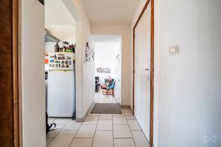 We Invest Liège et Cyril (0499/36.01.12) vous présentent cet appartement deux chambres situé au deuxième étage d’une petite copropriété soignée,...