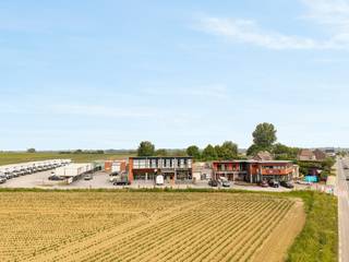 AANDELENTRANSACTIE // Gelegen aan de Edingsesteenweg, een drukke invalsweg met veel passage bestaat deze investeringseigendom actueel uit...