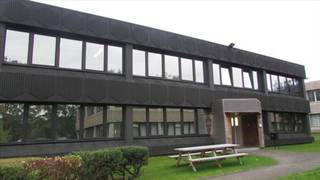 Vrijstaand kantoorgebouw met ruime parking. Recent gerenoveerd, moderne inrichting. Flexibele ruimte voor opslag en kantoor op gelijkvloers, kantoren op verdieping. Makkelijk bereikbaar vanop de Brusselse Ring. Busverbinding naar de stations van Diegem en Zaventem. Veel natuurlijke lichtinval.<br /><br />Kosten en taksen: Op aanvraag.