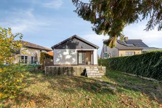 "Doe een bod vanaf" Bent u op zoek naar een charmante woning met een uitstekende ligging, omgeven door rust en groen, maar toch vlak bij...