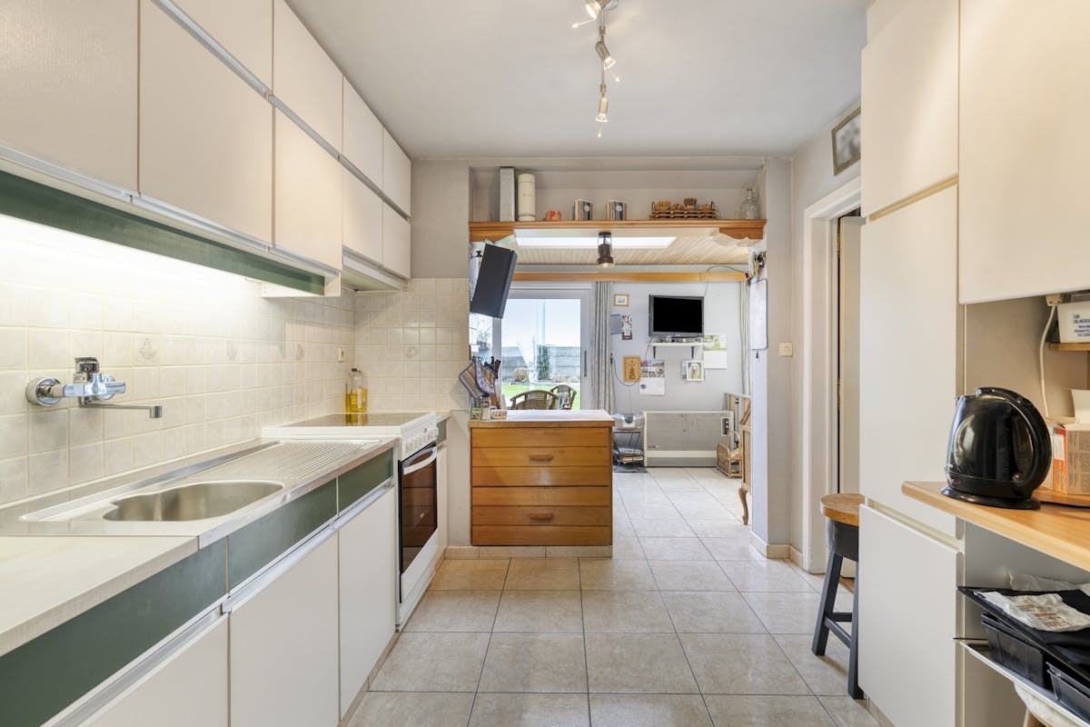 Ruime halfopen woning met 4 slaapkamers op 558m² te Veurne. - foto 4