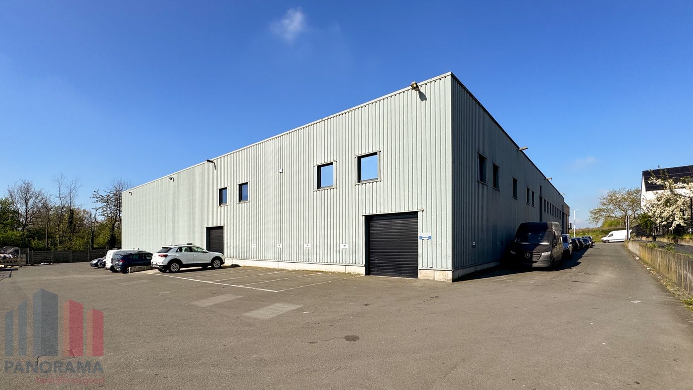 Stand-alone bedrijfsgebouw met opslag, kantoren, 2 appartementen en conciërgewoning. - foto 4