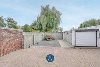 VERZORGDE GEZINSWONING OP EEN ONDERHOUDSVRIENDELIJK PERCEEL IN UIKHOVEN !We vinden deze open woning met een bewoonbare oppervlakte van 178 m² terug...