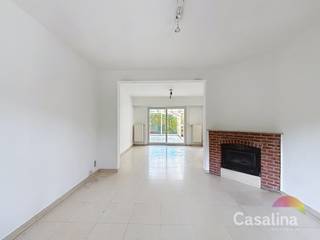 CASALINA Real Estate biedt exclusief te huur aan : Huis van 100m² (volgens EPC) met gezellige tuin. Ideaal gelegen in een rustige omgeving, op...