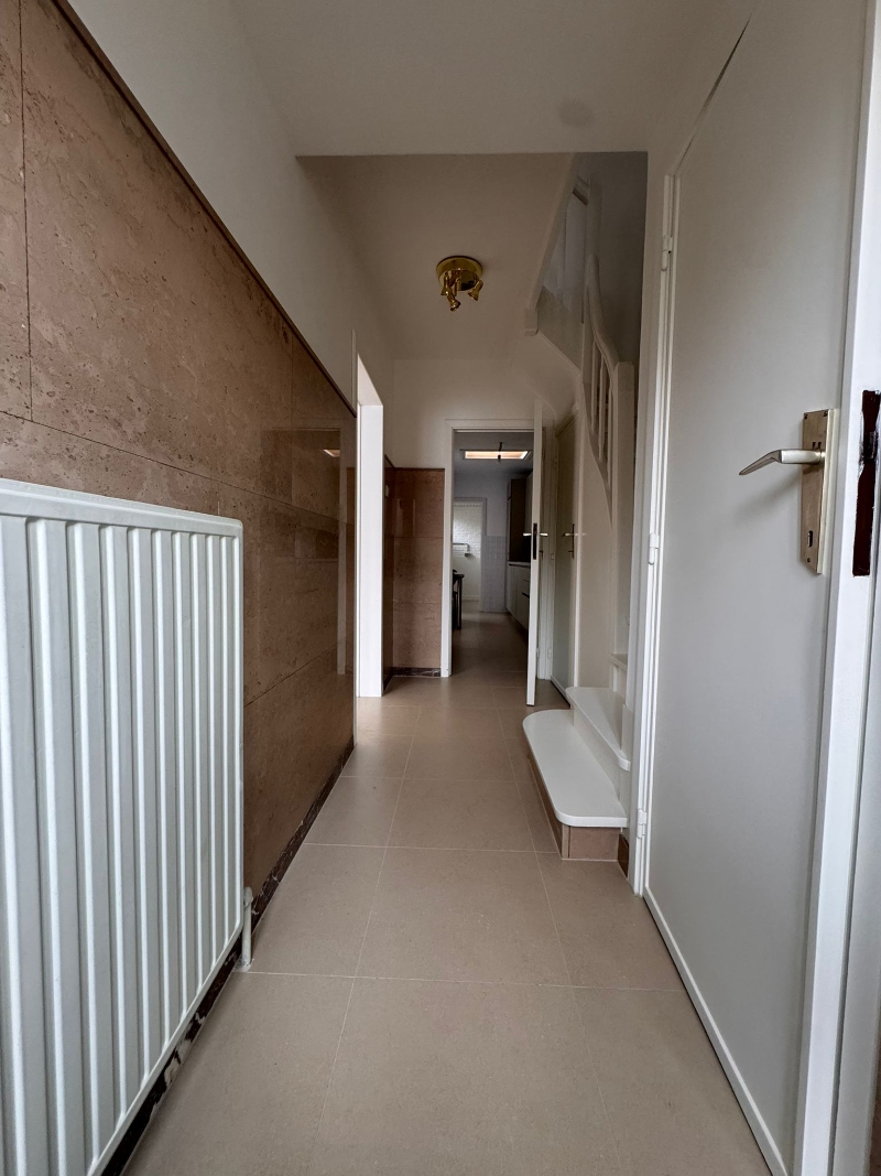 ZEER LICHTRIJKE INSTAPKLARE WONING met tuintje, 3 slpk en GARAGE!! - foto 4