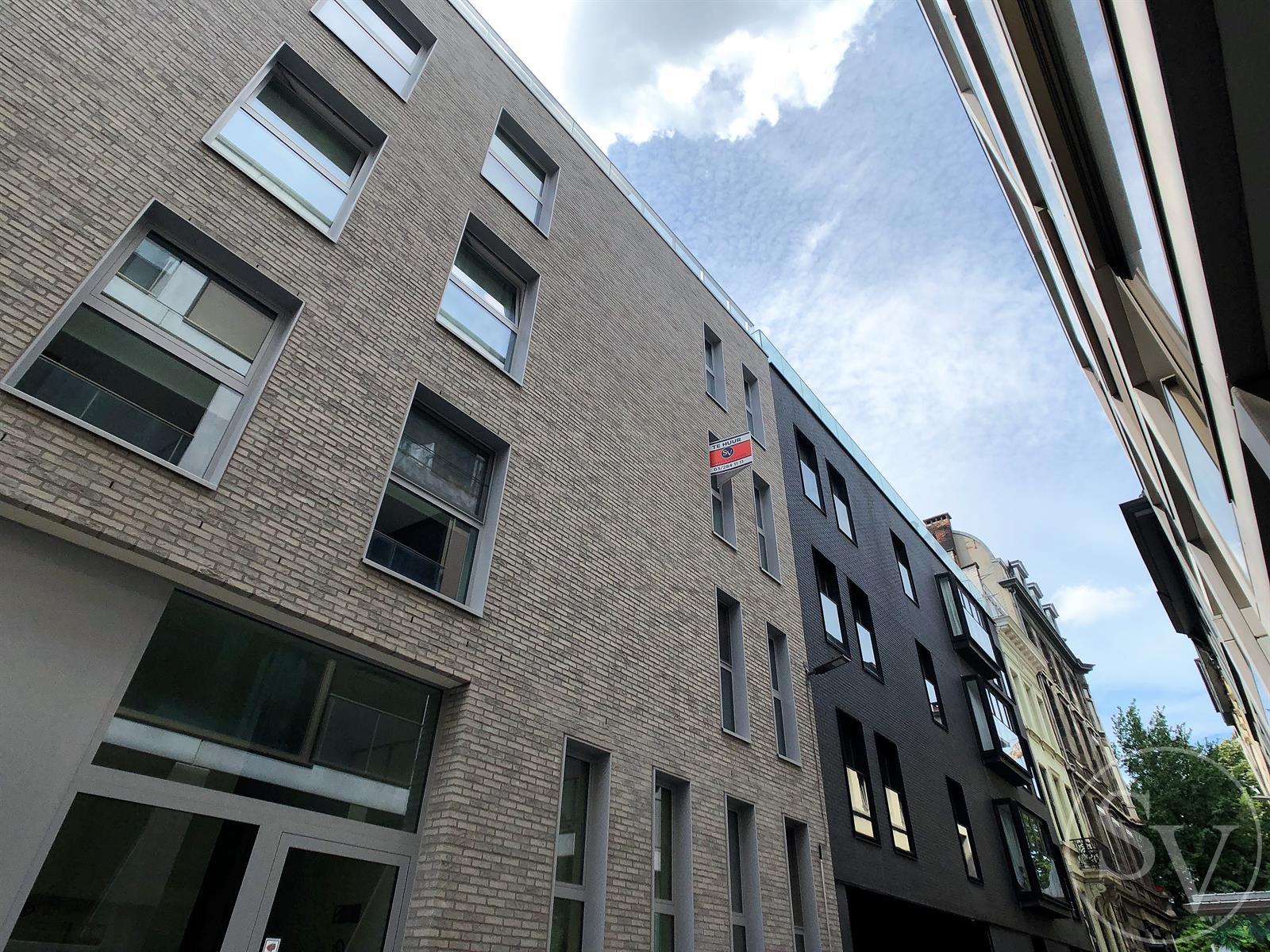 Appartement op TOP locatie, 2 slpk, terras en parking. - foto 2