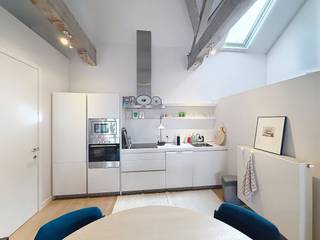 Dit unieke appartement is gevestigd in een statige, laatclassicistische herenwoning uit 1764. Het pand werd gebouwd in opdracht van burgemeester...