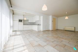 Aantrekkelijk gelegen nabij de Melkmarkt vinden we dit appartement met twee slaapkamers. Hoewel het appartement enkele opfrissingen vraagt geniet...