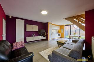 In een doodlopende straat in het hartje van Beverlo vinden we deze toffe starterswoning uit 2015. Op de benedenverdieping springt de open leefruimte...