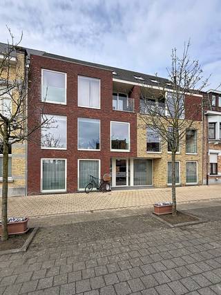 Wenst u op een prachtige locatie, in het centrum van Passendale te wonen? Dan is dit een buitenkans!Het appartement is gelegen vlakbij winkels,...