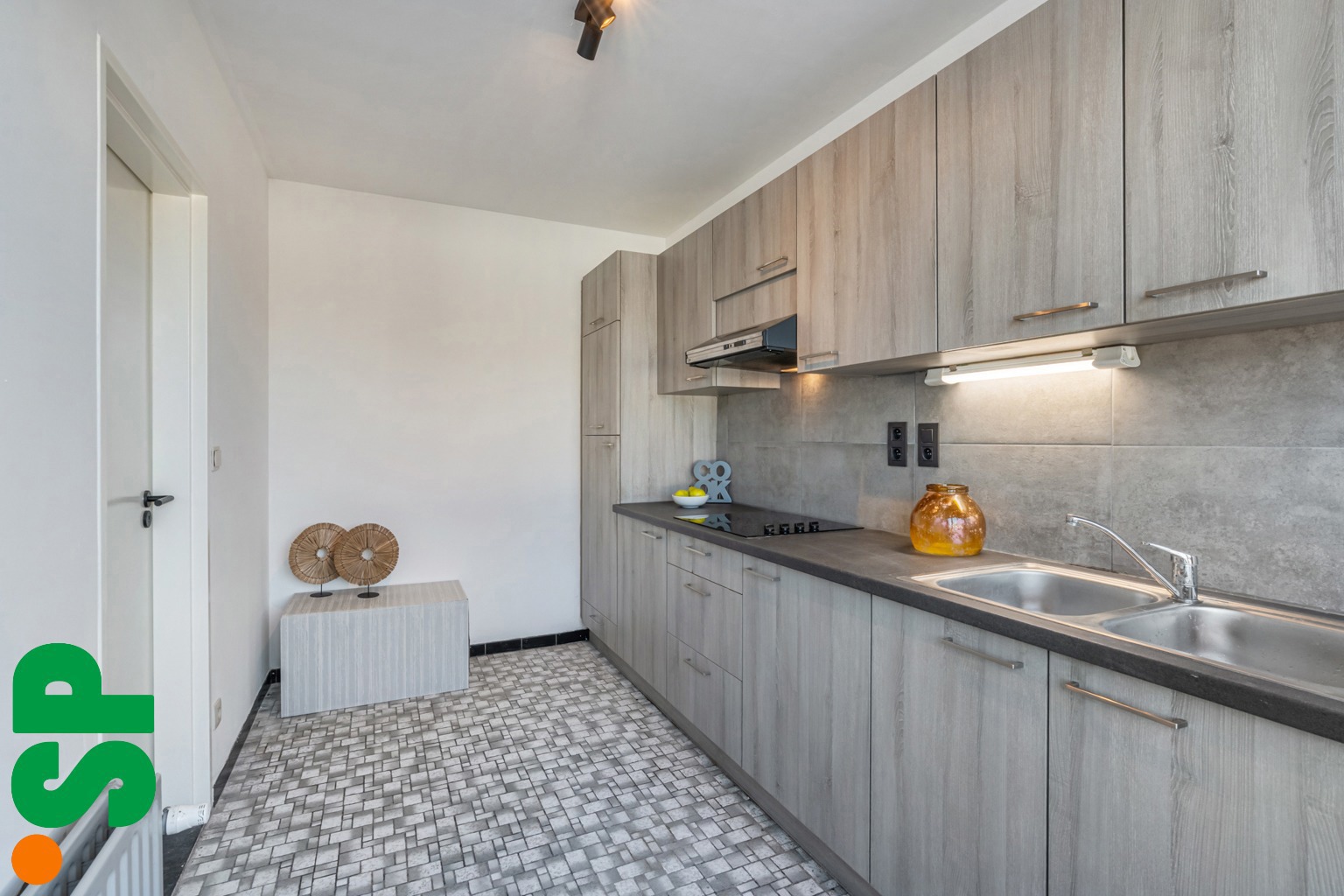 Instapklare penthouse met 2 slaapkamers en terras op toplocatie. - foto 5