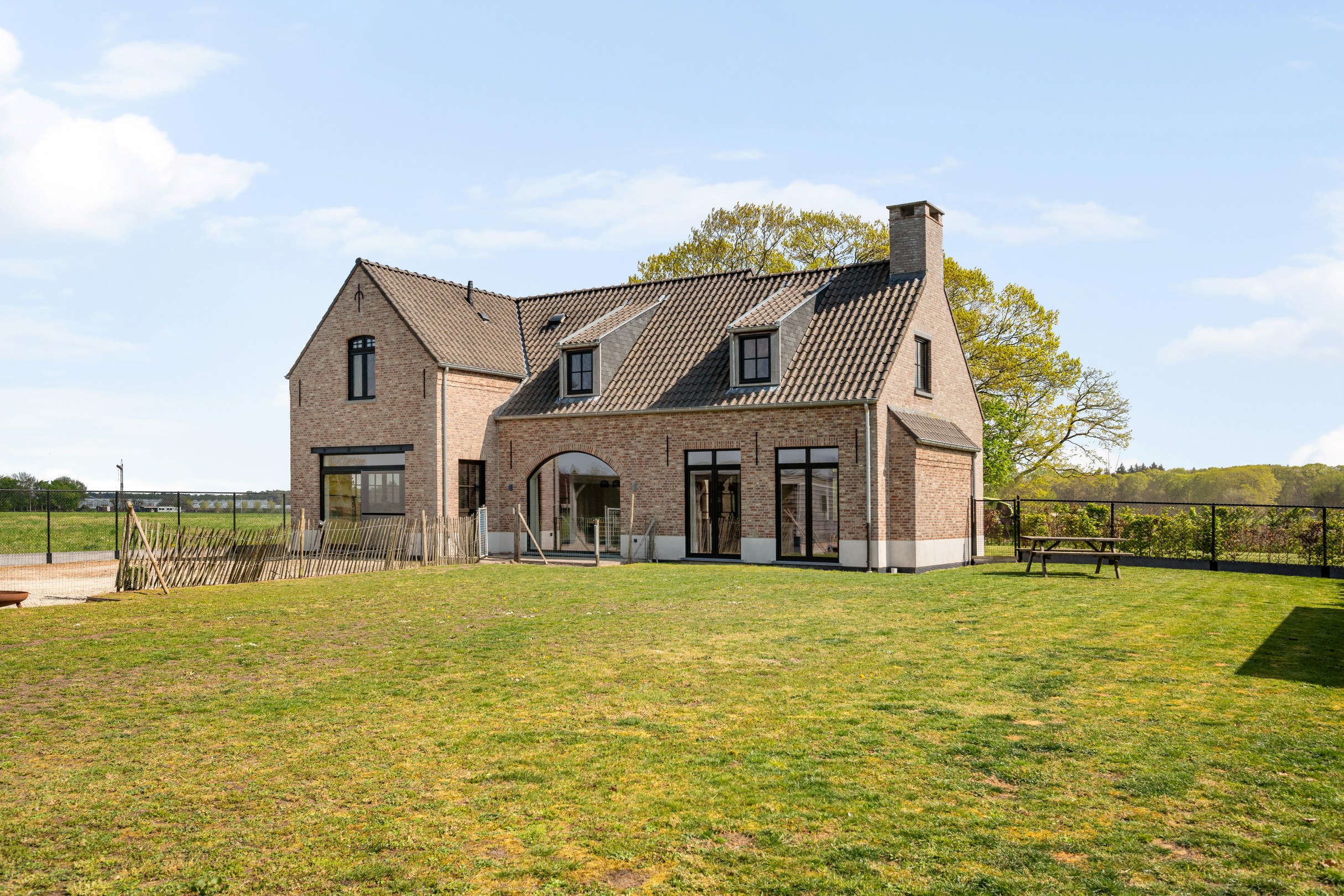 Luxueuze villa met vrij uitzicht op perceel van ca. 6886m² te Hoogstraten! - foto 2