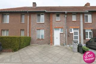 READY TO MOVE INTO SINGLE-FAMILY HOME with 3 to 4 bedrooms, with parking for 2 cars at the front and at the back a sunny garden with several...