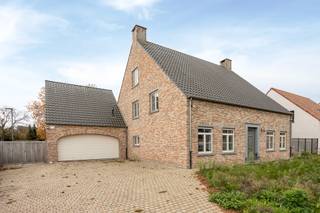 Ruime indrukwekkende gezinswoning met 6 slaapkamers in hartje Sint-Lenaarts. In een rustige doodlopende straat in Sint-Lenaarts staat deze bijzonder...