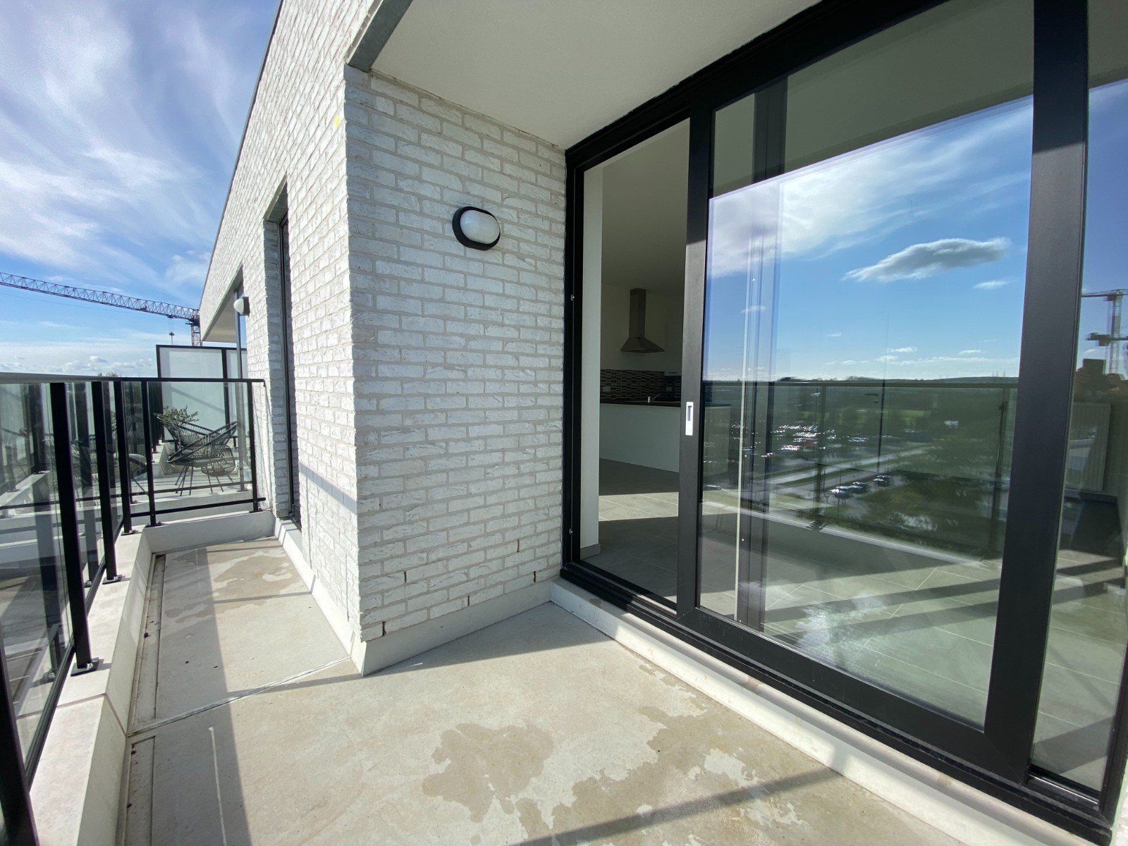 STIJLVOL NIEUWBOUWAPPARTEMENT MET 2 SLAAPKAMERS EN ZONNETERRASSEN – TOPLIGGING IN WAREGEM - photo 4