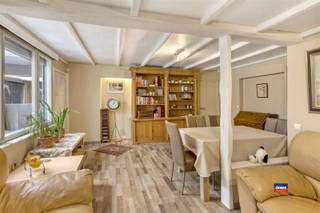 <p><span>UNIEKE VAKANTIEWONING / BUITENVERBLIJF IN HARTJE NATUUR MET ABSOLUTE PRIVACY EN RUST | EPC E |</span></p><p><span>Dit prachtige vakantiehuis, gelegen aan een onverharde weg, omgeven door bos en weiland, biedt alle nodige privacy.</span></p><p><span>Het loslopend wild zoals konijntjes en hertjes in de tuin krijgt u er gratis bij.</span></p><p><span>Zeer mooie, zuidoost georiënteerde privé tuin van 1.300 m², afgesloten met een automatische poort. </span></p><p><span>Indeling als volgt: ruime veranda - woonkamer op laminaat - gesloten, geïnstalleerde keuken - zeer ruime slaapkamer (21m²) - badkamer met inloopdouche en lavabo - apart toilet - bergruimte - wasplaats - garage / opslagplaats / werkruimte.</span></p><p><span>Extra troeven: </span></p><p><span>*vakantiegevoel in eigen land</span></p><p><span>*Air BNB mogelijk / toegelaten</span></p><p><span>*gasboiler voor warm water</span></p><p><span>*eigen gratis water via putboring (kwaliteit water jaarlijks getest en goedgekeurd)</span></p><p><span>*verwarming warmtepomp lucht / lucht (2019) en pelletkachel in de woonkamer (2021)</span></p><p><span>*volledig asbestvrij</span></p><p><span> </span></p><p><span>Mis deze unieke kans niet en contacteer ons snel voor een bezoek !</span></p>