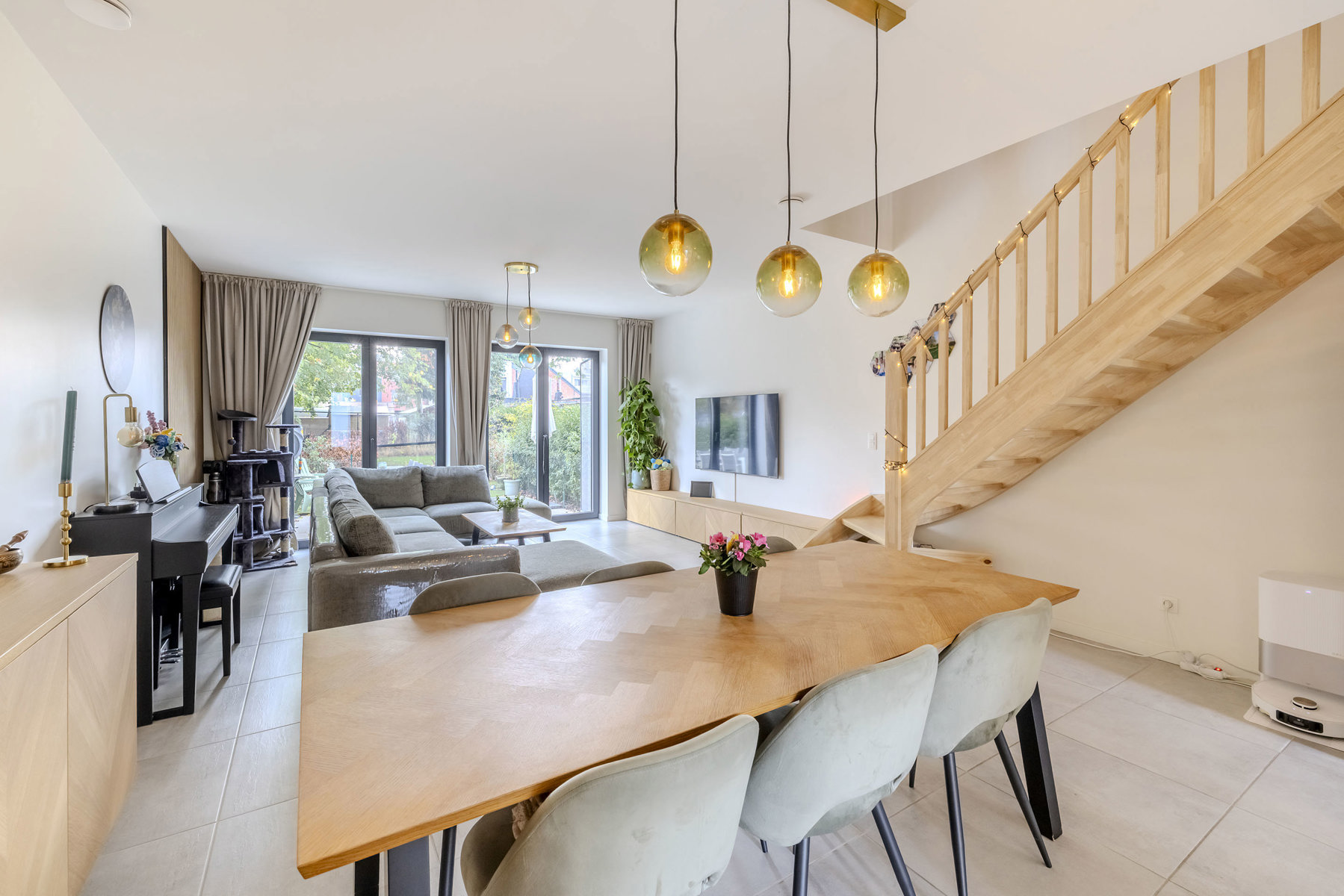 Recente woning met 3 SLP, 2 BK, tuin en 3 autostaanplaatsen - foto 2