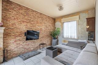 Gelijkvloers met praktijkruimte/bureau.4 volwaardige slaapkamers.Ruime zolder met uitbreidingsmogelijkheden.Zuidgerichte tuin, ideaal om elk seizoen...