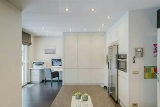 Schitterende villa in de Leuzestraat 32 te Bellegem te koop. De rustige straat zorgt voor een aangenaam gevoel van privacy. De groene...