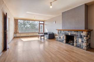 Indeling: - inkomhal met apart toilet (9 m²) - woon- en eetkamer (33 m²) - keuken met aansluitend berging (13,5 m²) - eerste terras...