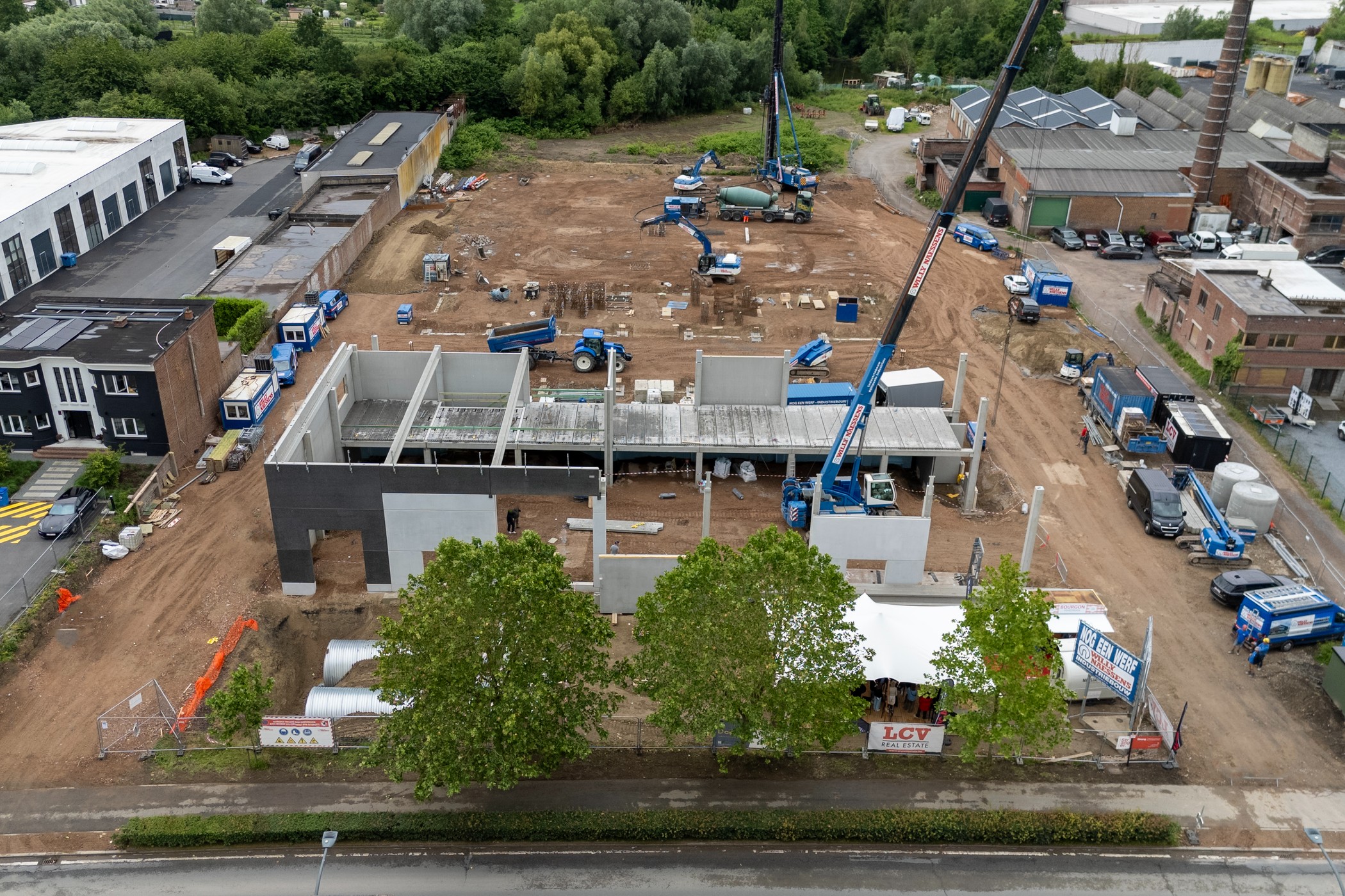 Toonzaal 450m² met magazijnruimte van 283m² in Ronse - photo 4