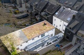 We Invest Malmedy presenteert u vandaag een zeldzame kans in het hart van het centrum: een voormalig hotel met een groot potentieel voor rendement...