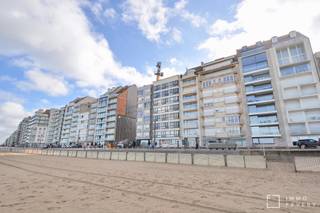 Verzorgd appartement met frontaal zeezicht te Knokke.