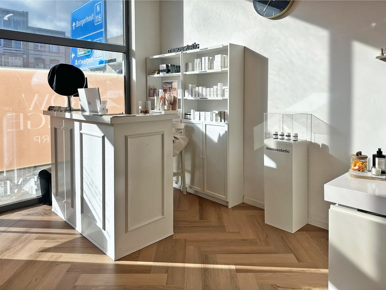 Zeer ruime en lichtrijke handelsgelijkvloers in Deurne! - foto 3