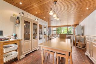 [[ DIT PAND NEEMT DEEL AAN DE ERA OPEN HUIZEN DAG OP 13/6 VAN 17:30 TOT 18:30 ]]
<p>Te koop: instapklaar gesloten huis in de Molenstraat 178 Kruibeke, met leuke tuin, zwembad en jacuzzi.</p>

<p>Deze woning uit 1974 biedt ruime, lichte kamers en een verzorgde afwerking. De tuin is een echte troef met een zwembad en jacuzzi, ideaal voor ontspanning. Dankzij het EPC-label C is de woning energiezuiniger en klaar voor onmiddellijk gebruik. Gelegen in een rustige straat, nabij scholen en openbaar vervoer, combineert deze woning comfort met een praktische ligging.</p>

<p>Belangrijkste ruimtes:<br />• Ruime living (37 m²) met open haard en veel lichtinval<br />• Keuken (7 m²) met ingemaakte kasten<br />• Badkamer (5 m²) met ligbad en dubbele wastafel in meubel<br />• Douchekamer (4 m²) met douche<br />• Veranda (13 m²) met zicht op de tuin<br />• 3 slaapkamers (8 m², 11 m², 12 m²)<br />• Berging (14 m²) met aansluitingen voor wasmachine en droogkast<br />• Garage (26 m²)<br />• Terras en verzorgde tuin met zwembad en jacuzzi</p>

<p>Troeven:<br />• Leuke tuin met zwembad en jacuzzi<br />• Instapklaar met EPC C<br />• Grote ruimtes met veel lichtinval</p>

<p>Neem vandaag nog contact op met je ERA-makelaar voor een bezoek. JOUW DROOMHUIS. ZO GEVONDEN!</p>