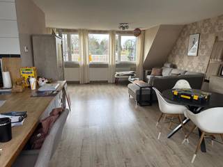 INDELINGInkomhal - laminaatGastentoilet - tegelvloer - handenwasserLiving - laminaatBerging - cv ketel - aansluiting wasmachine en droogkastKeuken -...