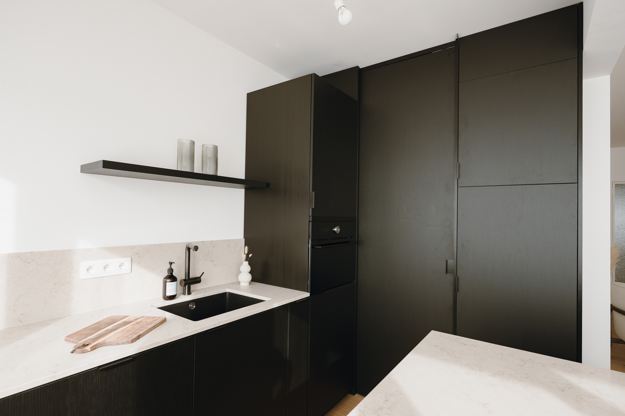 Stijlvol gerenoveerd appartement met 2 slaapkamers - foto 4